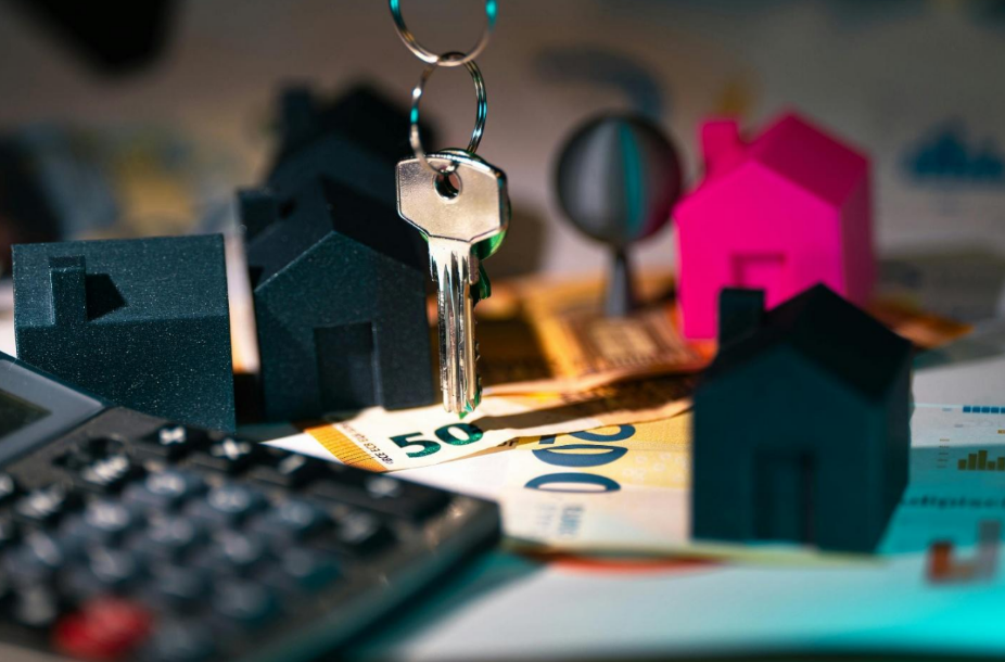 House keys next to miniature houses